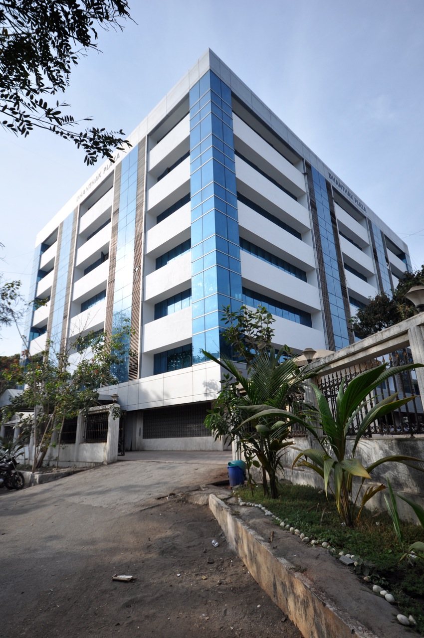 Dhanthak Plaza from the side, Makwana Road